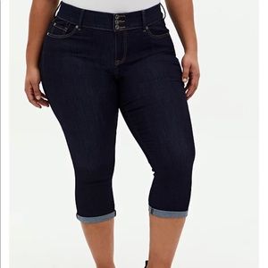Torrid Crop Jegging Super Soft Dark Wash Size 26